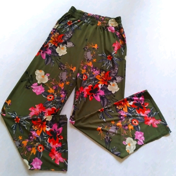 Pants - Floral palazzo pants